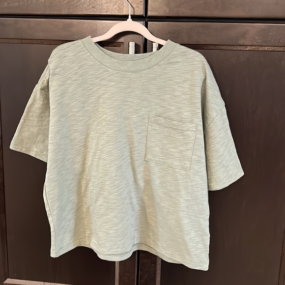 Size 12 Gap teen T-shirt. EUC. Like new! - Picture 3 of 4